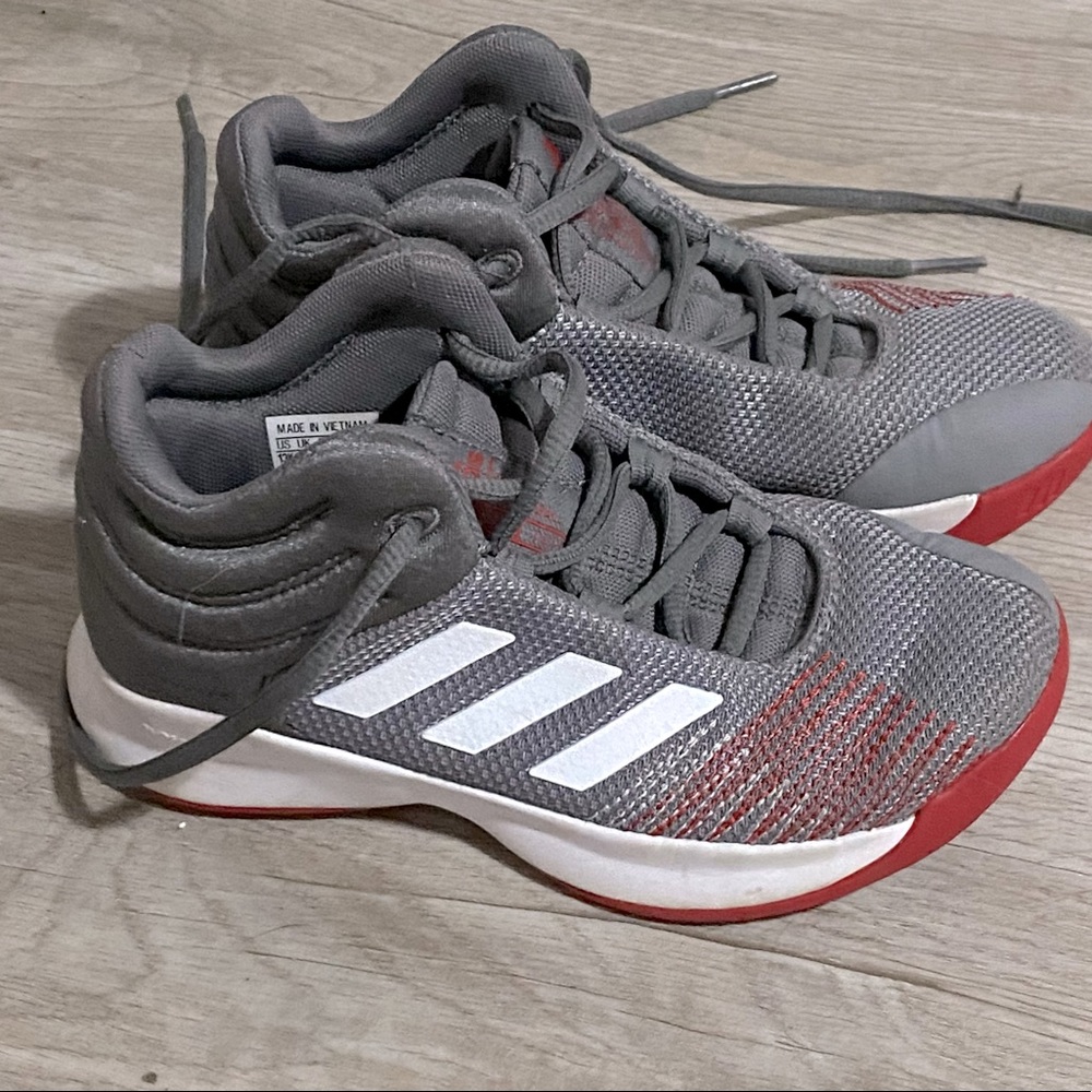 Adidas 13 Gray & Red Sneaker